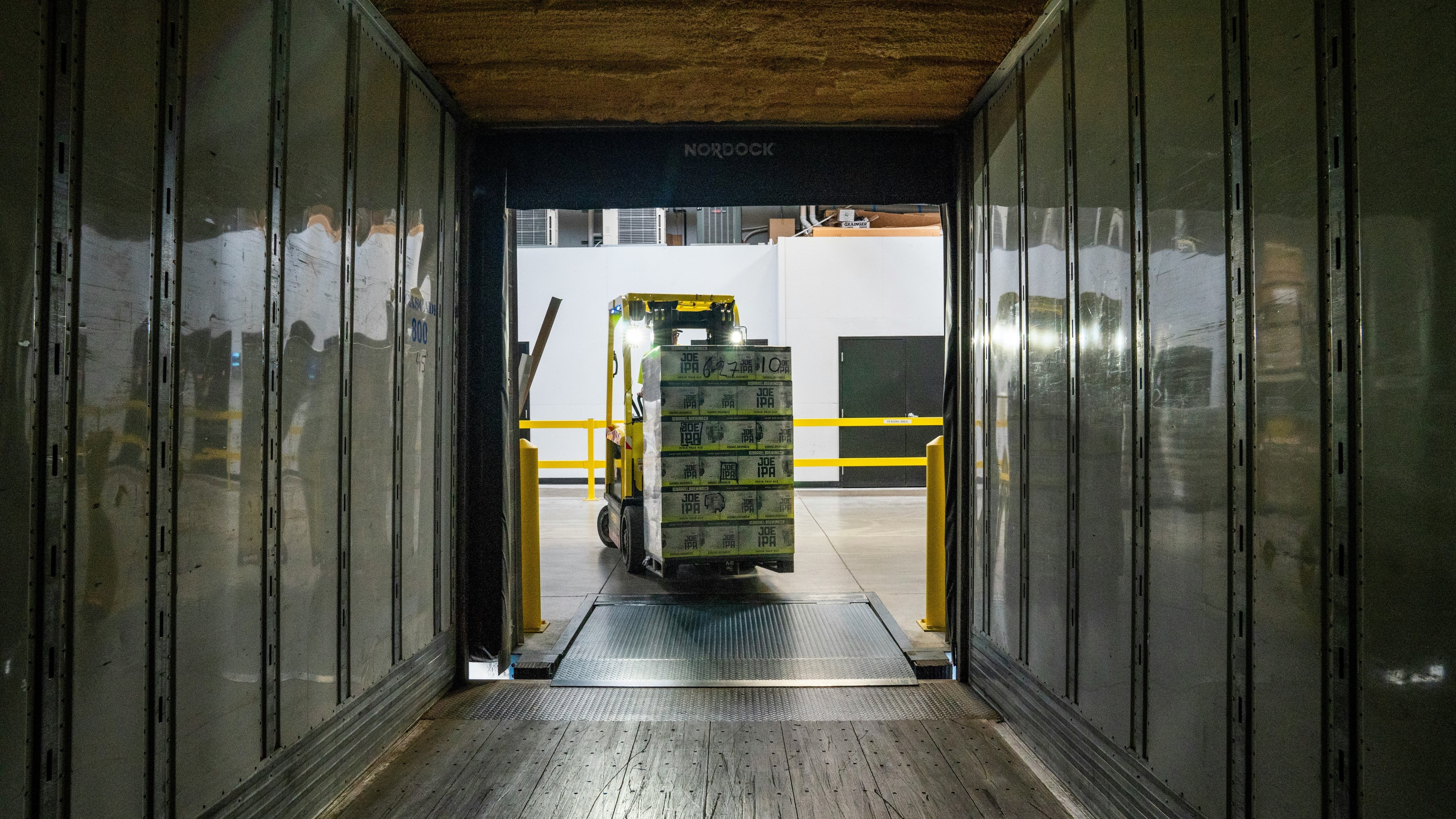 パレットの基礎知識 | 積載率向上や荷崩れ防止の方法について解説